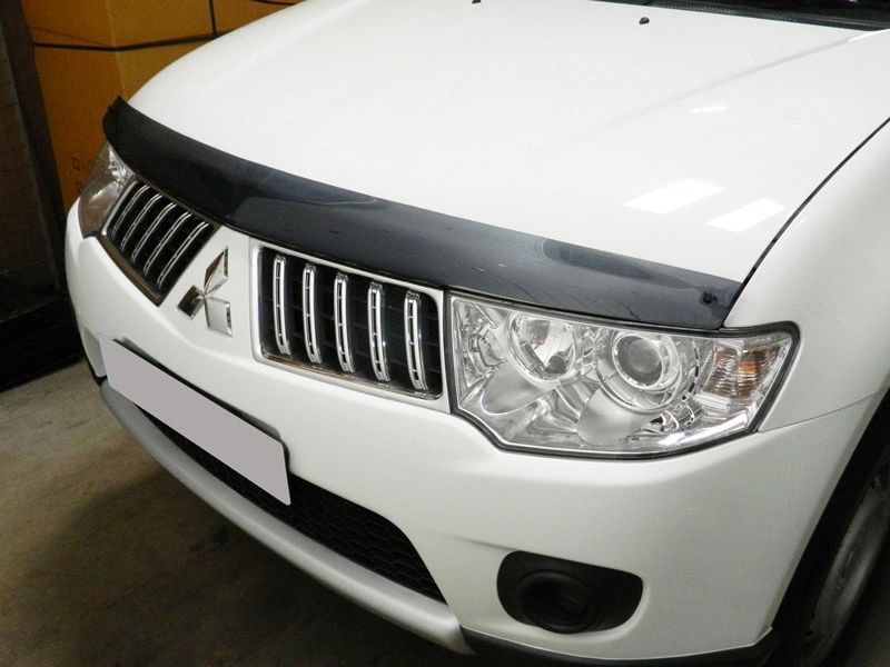 Mitsubishi L200 2010-2015 Acrylic Bonnet Guard